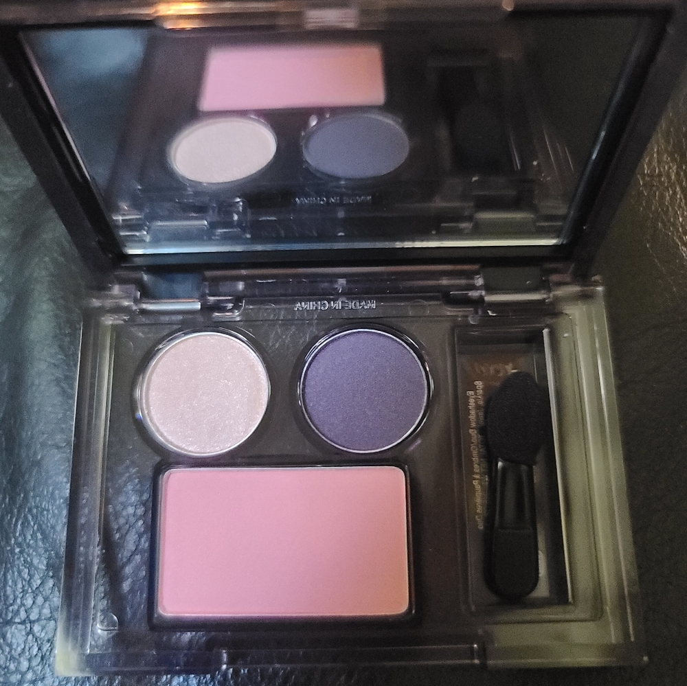 HOST PICK! 🎉🎊Charlotte Tilbury Elizabeth Arden LUX NEW beauty bundle - Picture 9 of 15